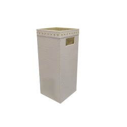 PARAGUERO POLIPIEL BLANCO CON TACHUELAS DORADAS